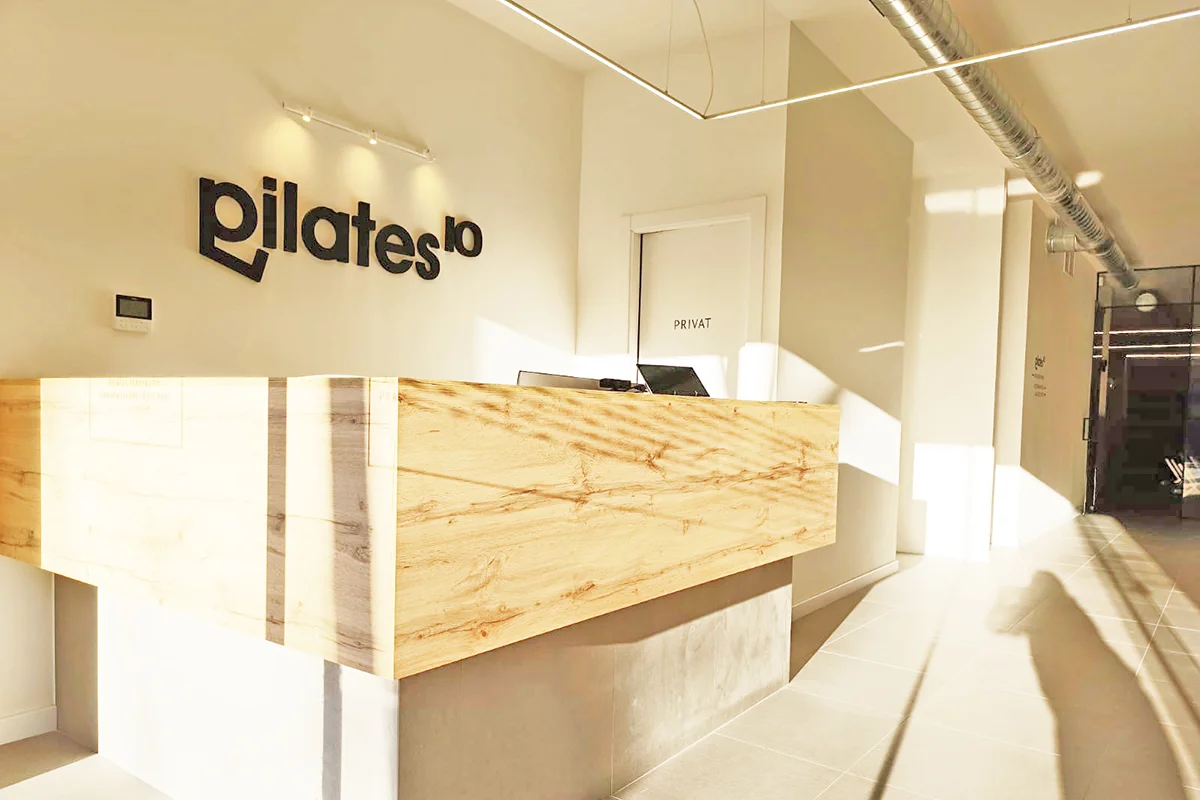 04-pilates10-les-corts-barcelona Recepció del centre Pilates10 Les Corts a Barcelona